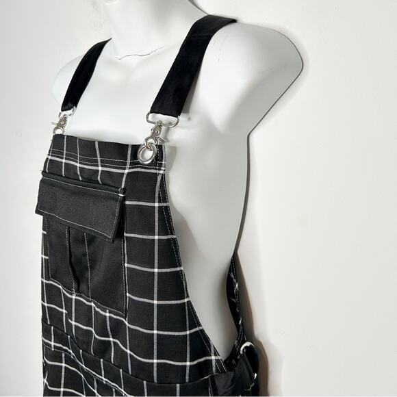 HOT TOPIC Shortalls Shorts Overalls Size Medium Emo Punk Skater Goth Grunge Alt - Picture 4 of 9